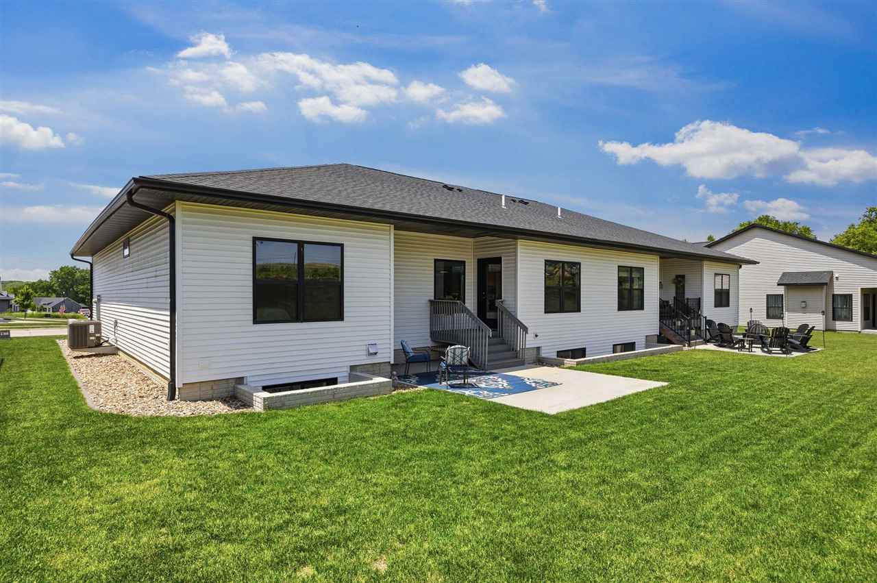 3040 Sunflower Street Ely IA 52227