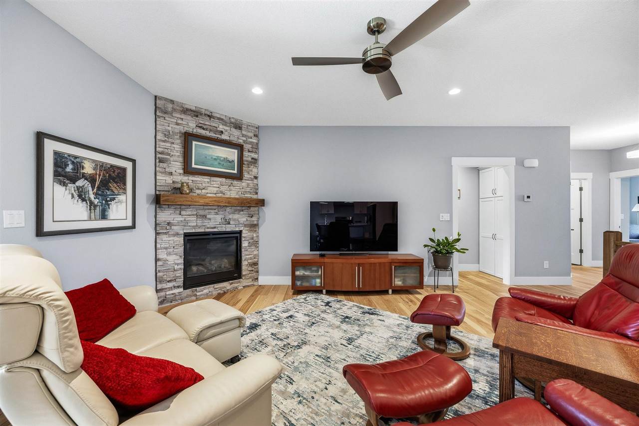 3040 Sunflower Street Ely IA 52227