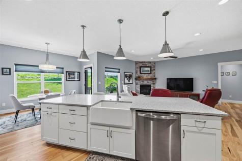 3040 Sunflower Street Ely IA 52227