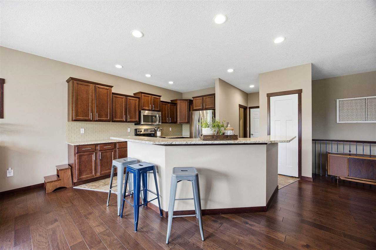 513 Majestic Oak Solon IA 52333