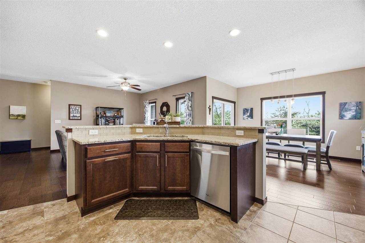 513 Majestic Oak Solon IA 52333