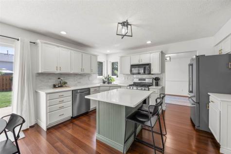 7112 Walden Road NE Cedar Rapids IA 52402