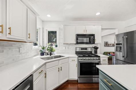 7112 Walden Road NE Cedar Rapids IA 52402