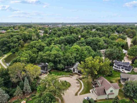 10 Brown Deer Knoll Coralville IA 52241