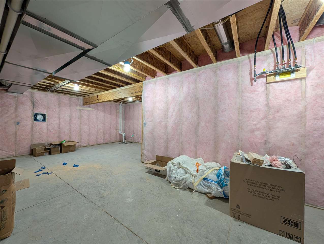 702 Lakeview Court Tiffin IA 52340