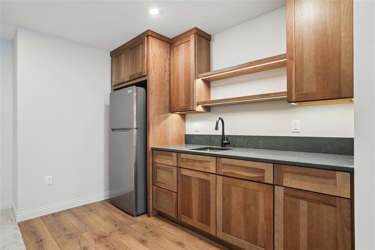 702 Lakeview Court Tiffin IA 52340