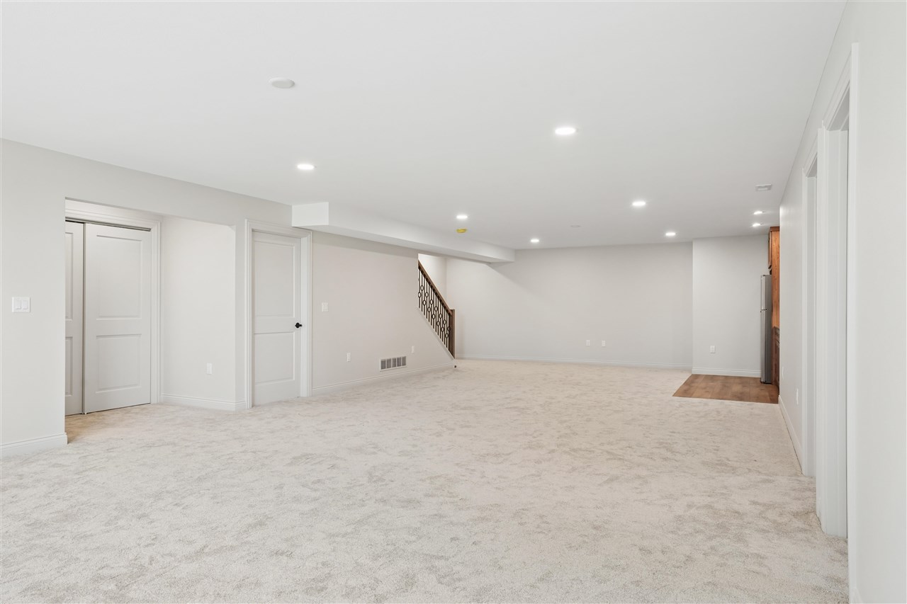 702 Lakeview Court Tiffin IA 52340