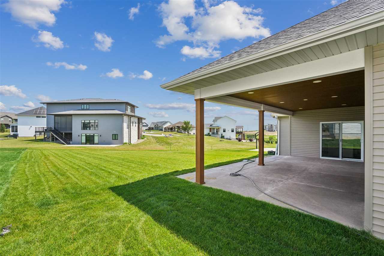 702 Lakeview Court Tiffin IA 52340