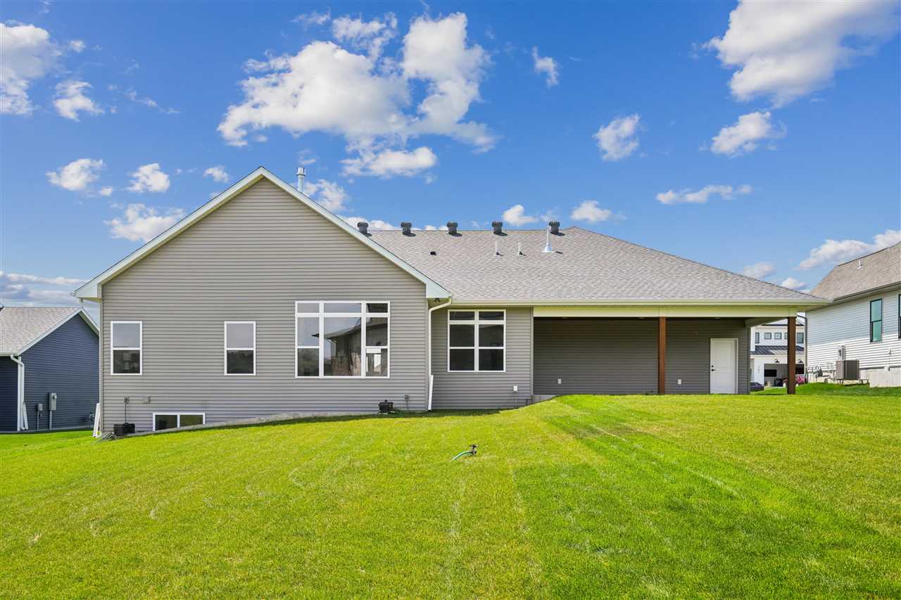 702 Lakeview Court Tiffin IA 52340