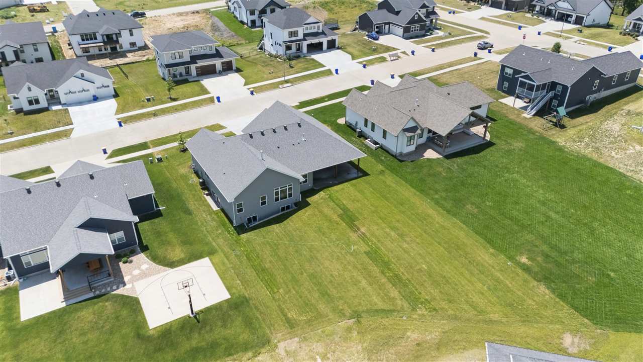 702 Lakeview Court Tiffin IA 52340