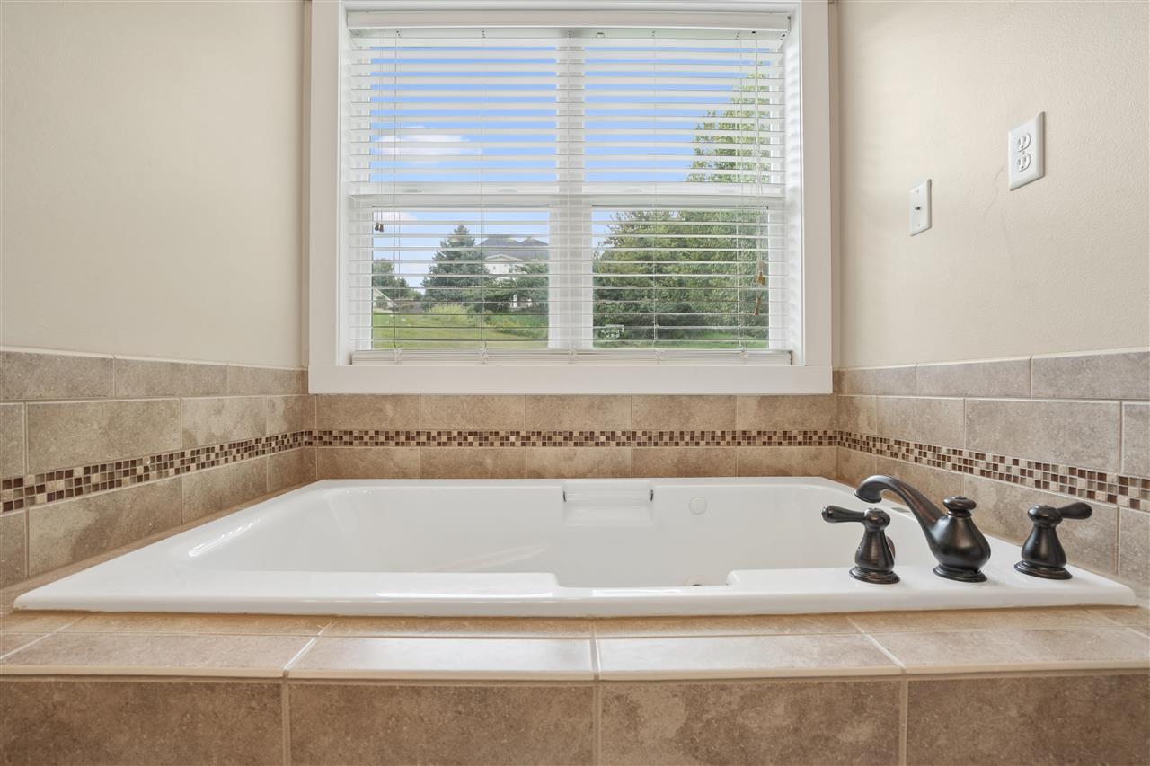6621 Ashwood Court NE Cedar Rapids IA 52411