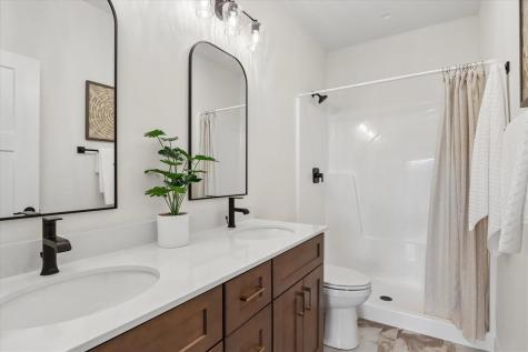 1001 Highland Trail Solon IA 52333