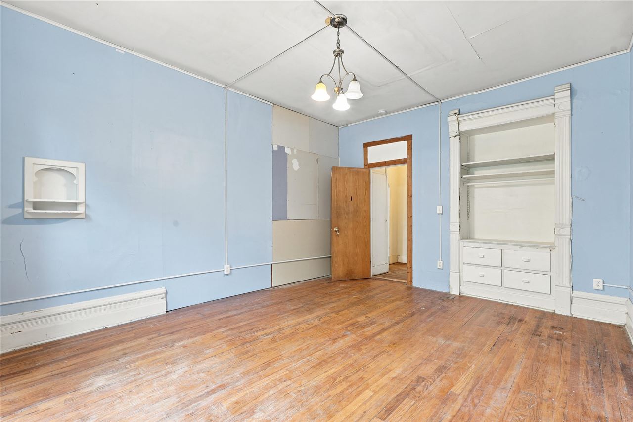 935 E College Street Iowa City IA 52240