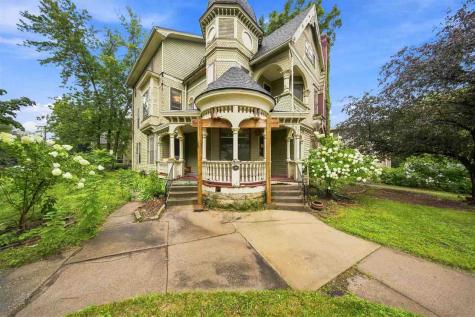 935 E College Street Iowa City IA 52240