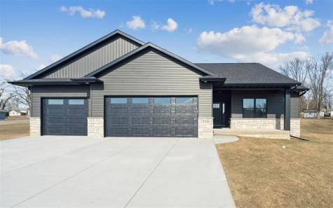 718 Pointer Circle Center Point IA 52213