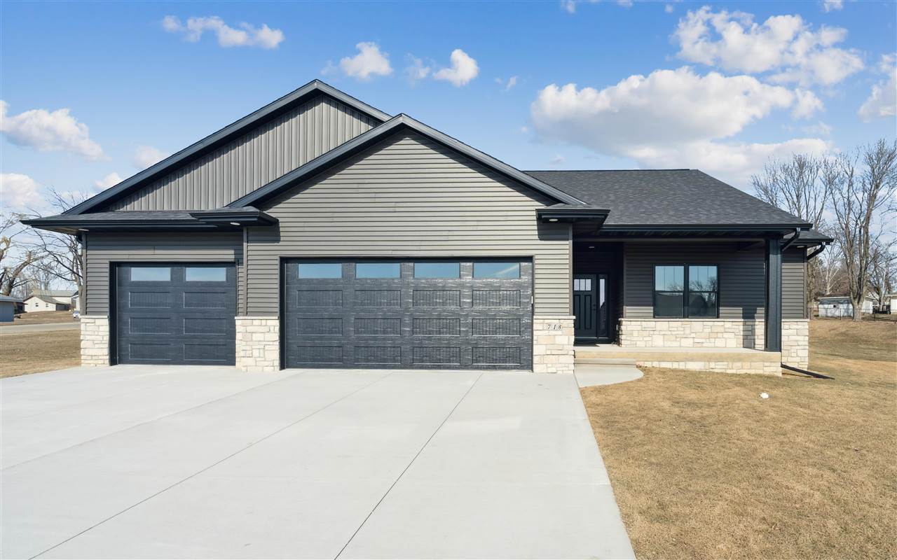 718 Pointer Circle Center Point IA 52213
