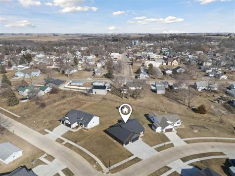 718 Pointer Circle Center Point IA 52213