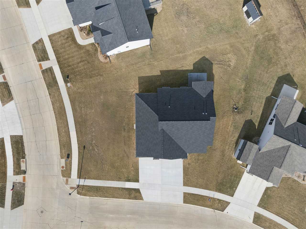 718 Pointer Circle Center Point IA 52213