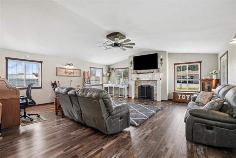 306 4th Avenue Van Horne IA 52346