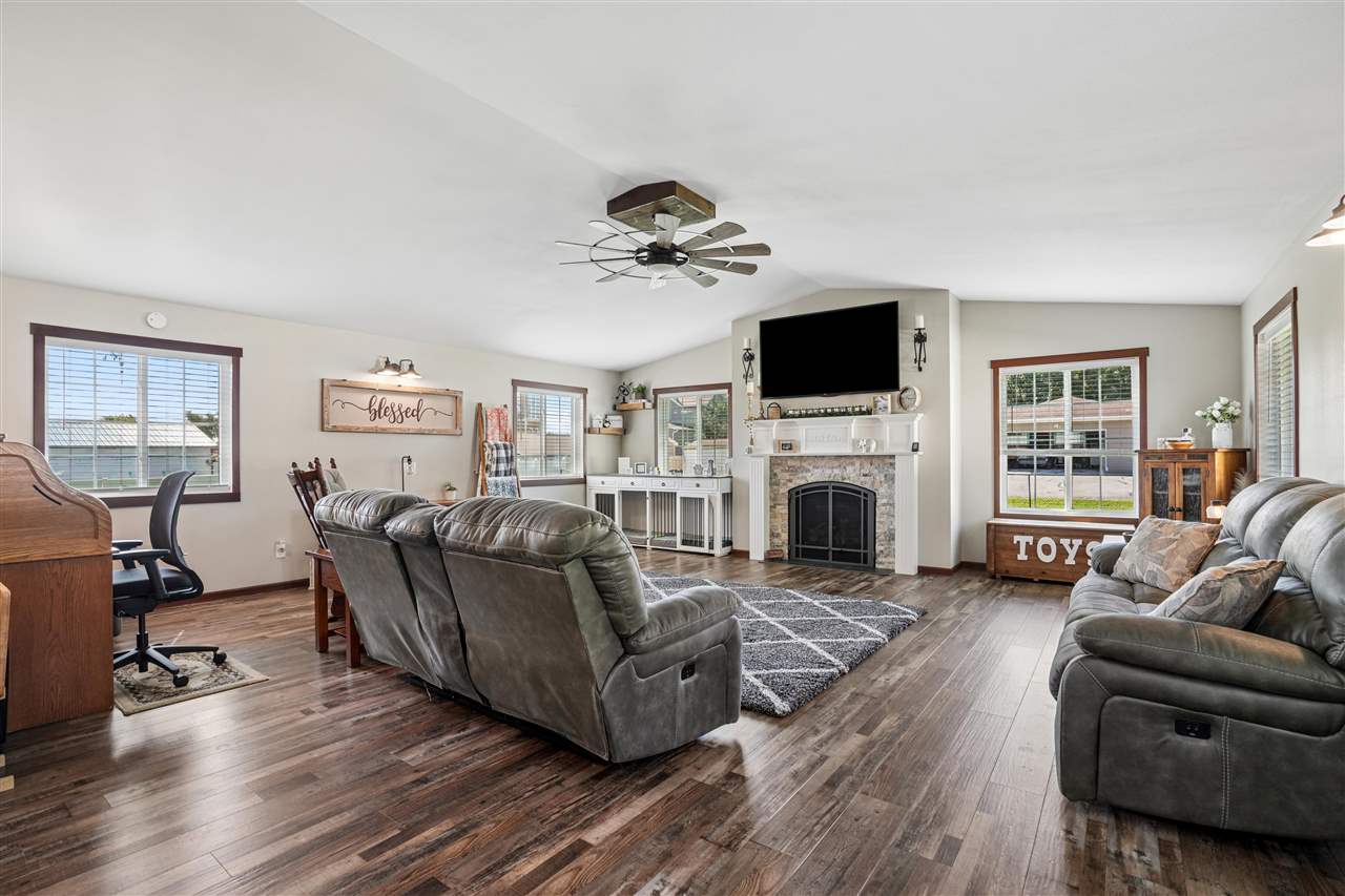 306 4th Avenue Van Horne IA 52346