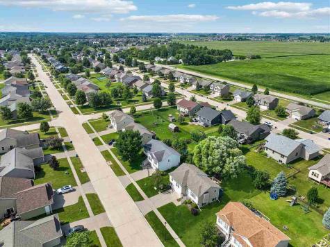 235 N Mckenzie Lane North Liberty IA 52317
