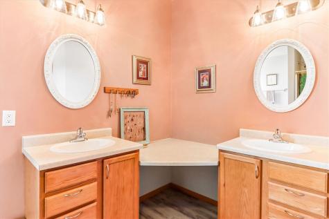 235 N Mckenzie Lane North Liberty IA 52317