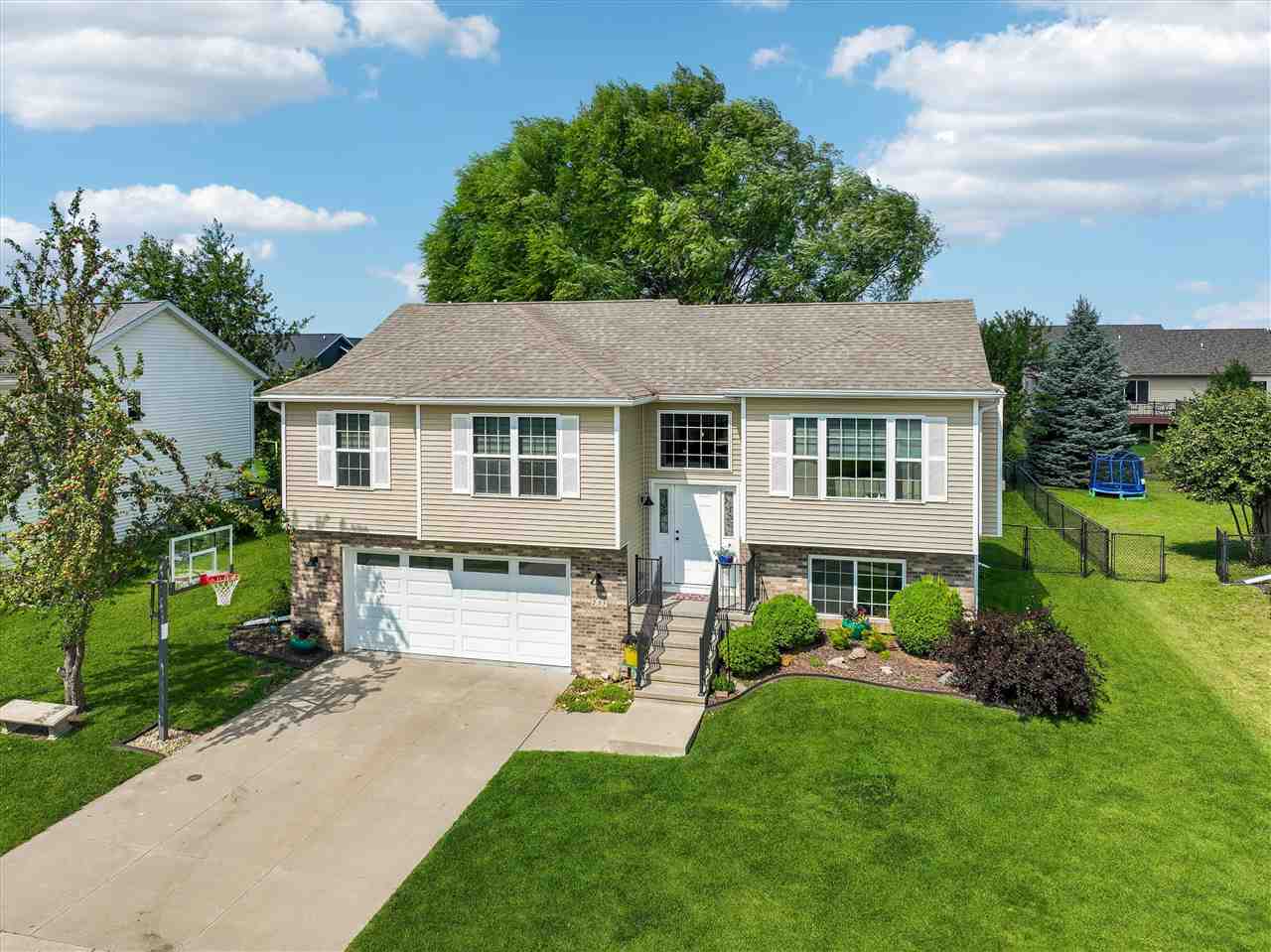 235 N Mckenzie Lane North Liberty IA 52317
