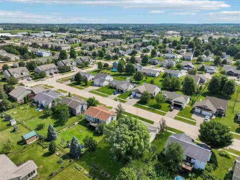235 N Mckenzie Lane North Liberty IA 52317