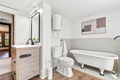 300 E Linn Street Lone Tree IA 52755