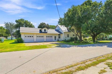 300 E Linn Street Lone Tree IA 52755