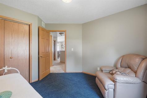 2469 Robbins Court Washington IA 52353