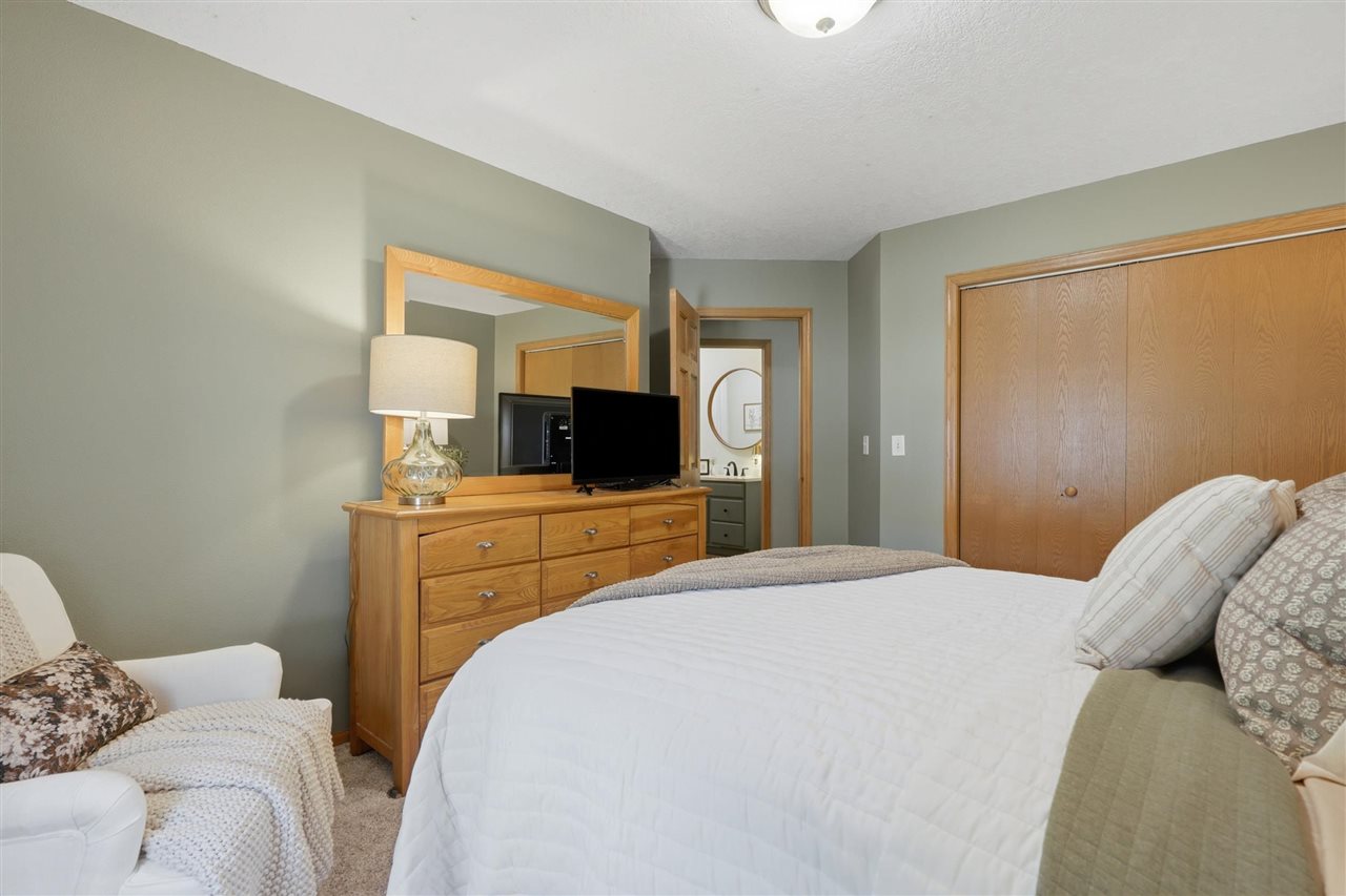 2469 Robbins Court Washington IA 52353