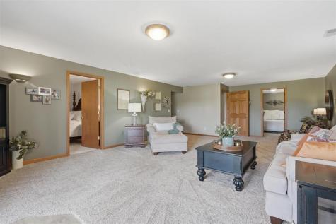 2469 Robbins Court Washington IA 52353