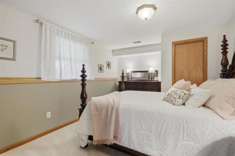 2469 Robbins Court Washington IA 52353
