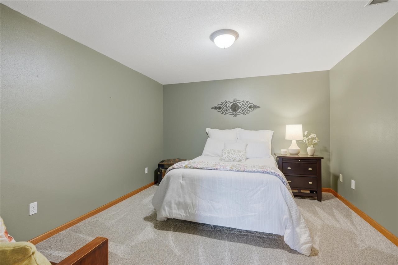 2469 Robbins Court Washington IA 52353