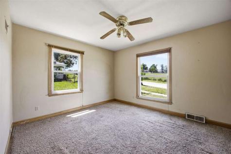 2009 SW 3rd Street Cedar Rapids IA 52404