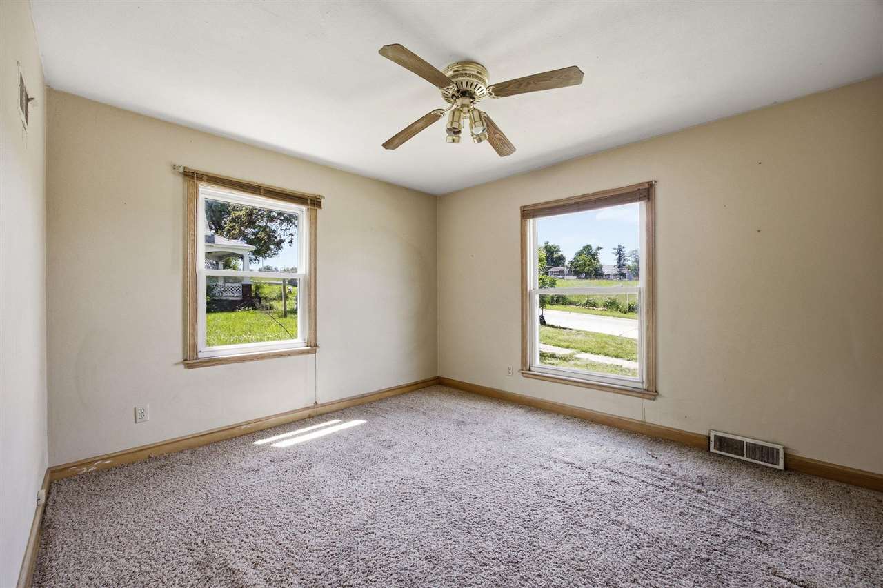 2009 SW 3rd Street Cedar Rapids IA 52404