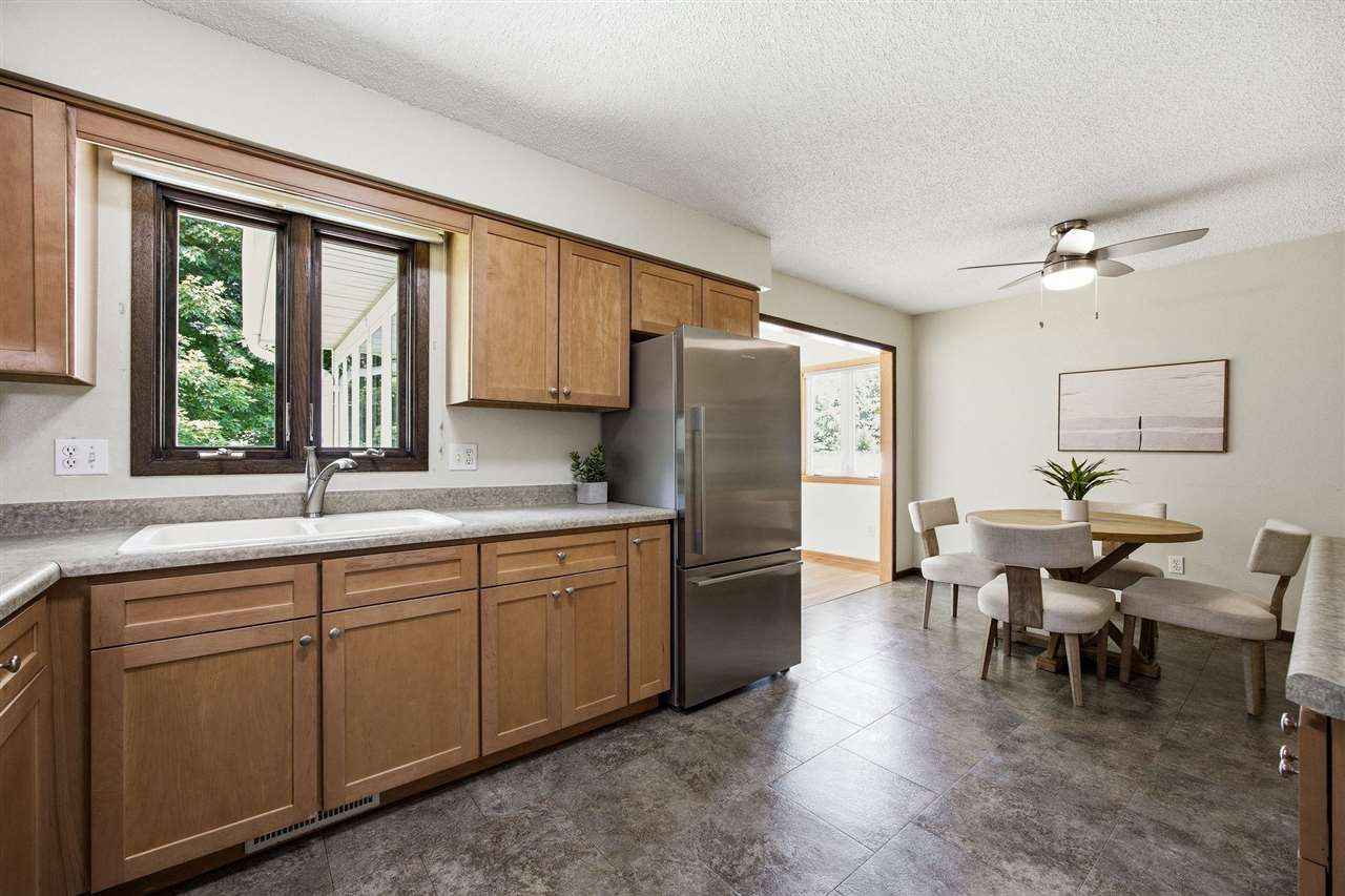 934 Sandusky Drive Iowa City IA 52245