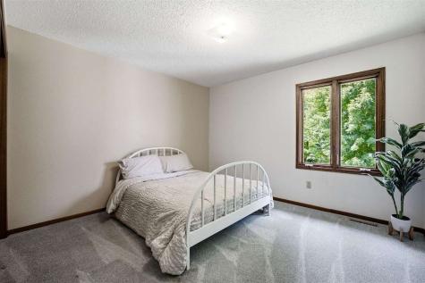 934 Sandusky Drive Iowa City IA 52245