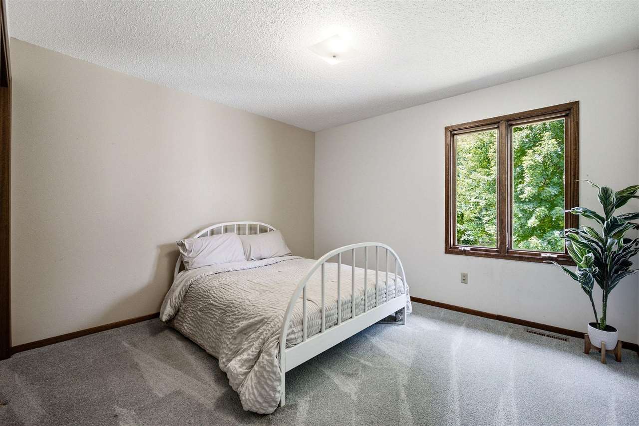 934 Sandusky Drive Iowa City IA 52245