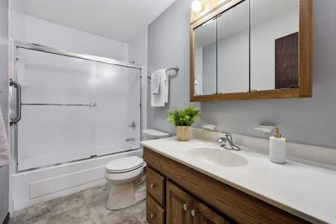 934 Sandusky Drive Iowa City IA 52245