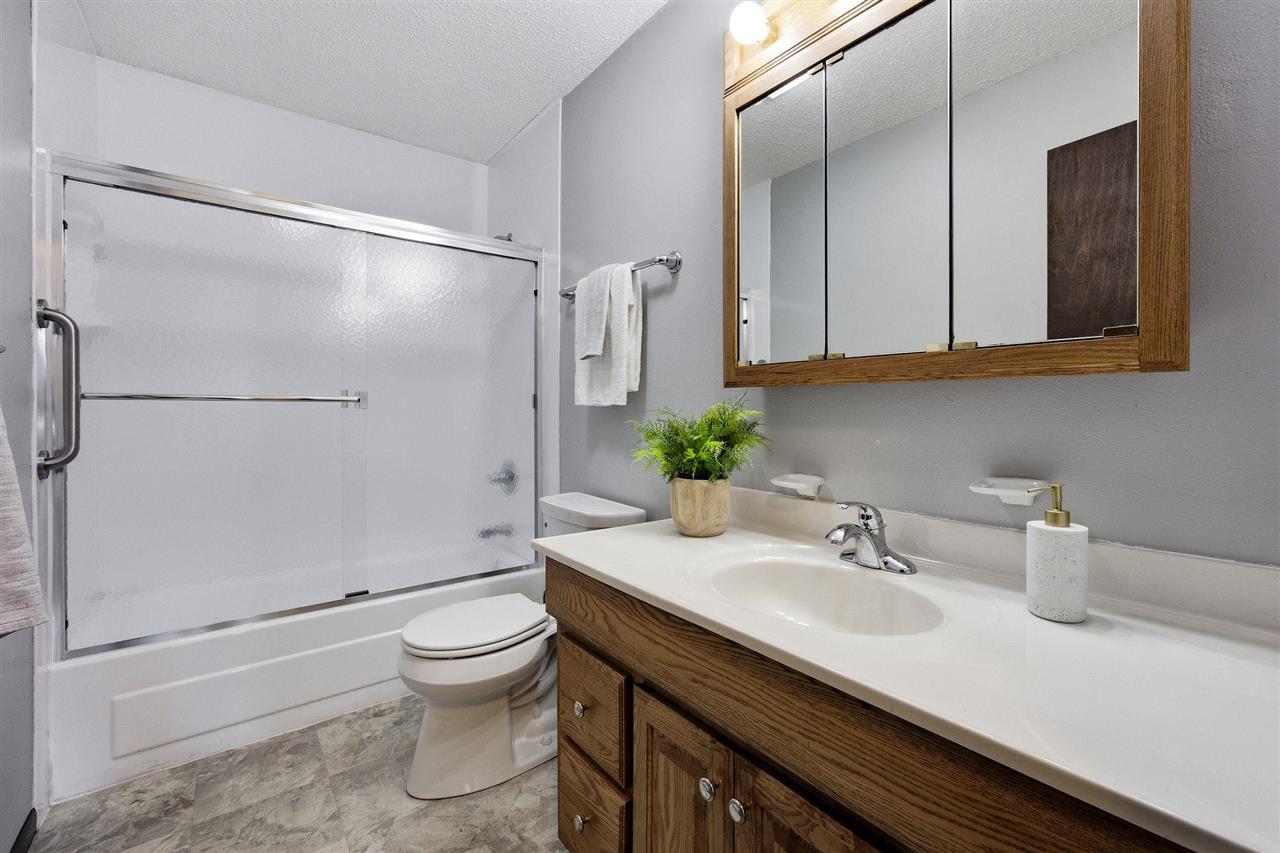 934 Sandusky Drive Iowa City IA 52245