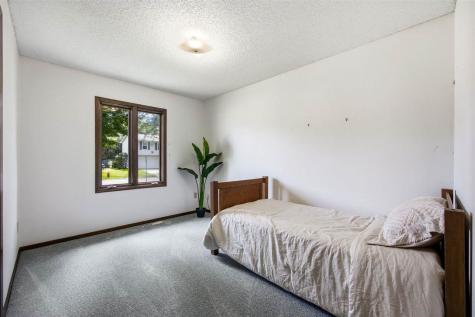 934 Sandusky Drive Iowa City IA 52245