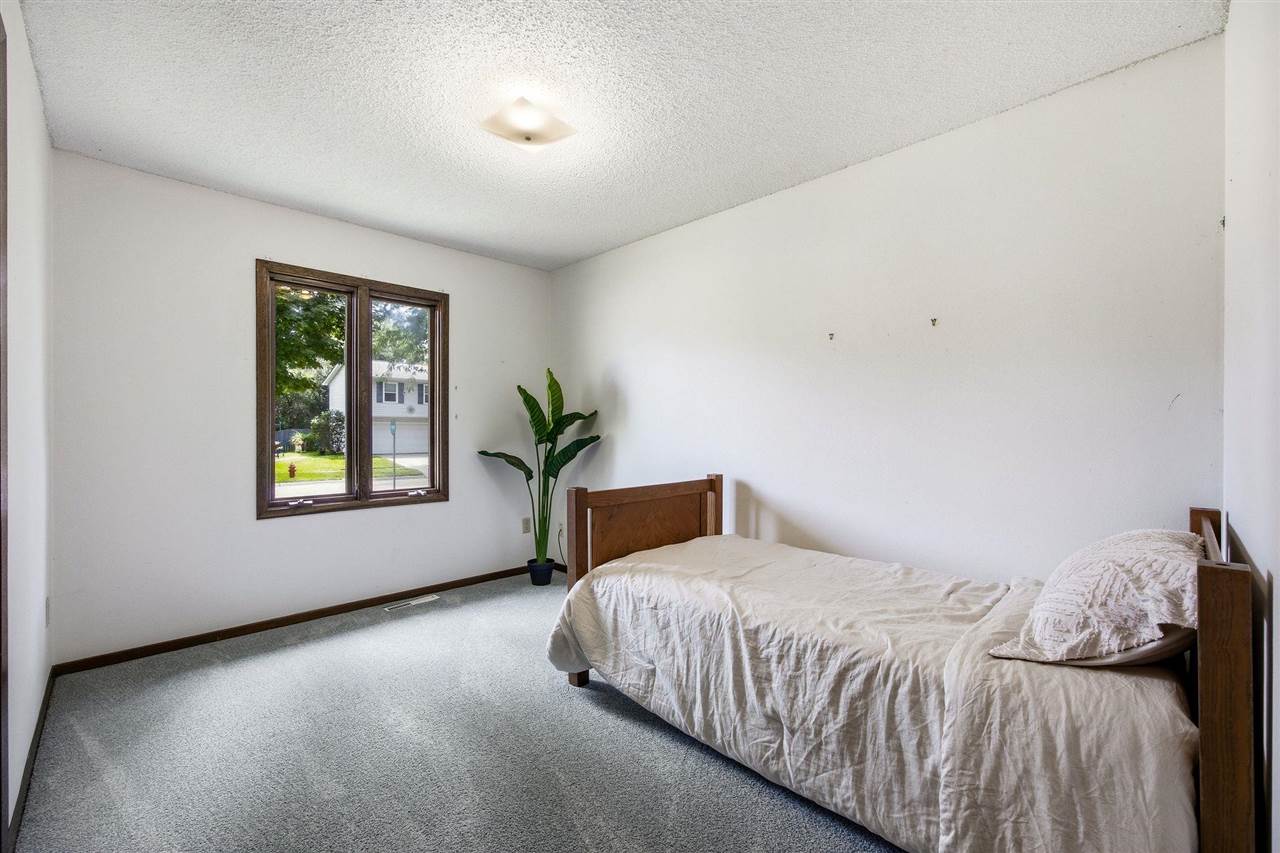 934 Sandusky Drive Iowa City IA 52245