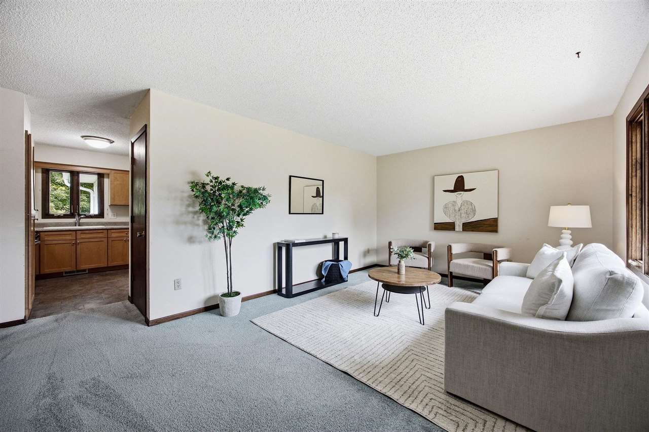 934 Sandusky Drive Iowa City IA 52245