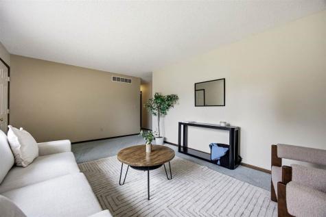 934 Sandusky Drive Iowa City IA 52245