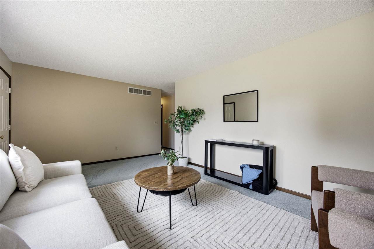 934 Sandusky Drive Iowa City IA 52245