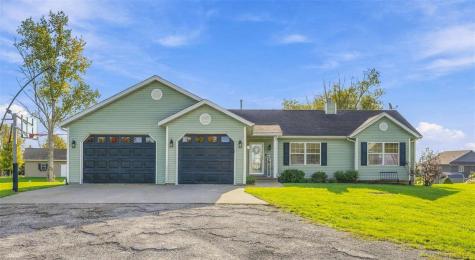 2166 Stewart Drive Washington IA 52353