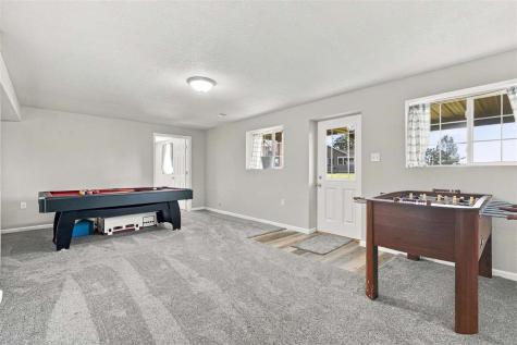 2166 Stewart Drive Washington IA 52353