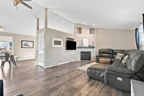 2166 Stewart Drive Washington IA 52353